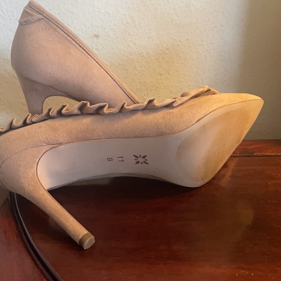 BCBGeneration suede Heels Sz 11 - Picture 6 of 7